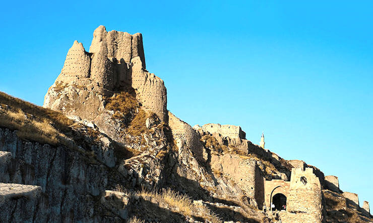 Монастырь у подножья горы Арарат