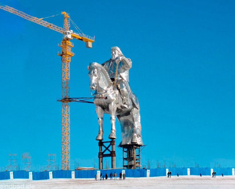 Чингисхан статуя